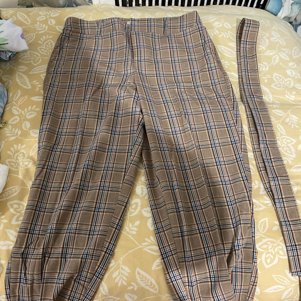 Patterned dressy pants with belt